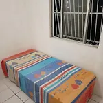 Quarto em Apartamento Mobiliado em Condomínio